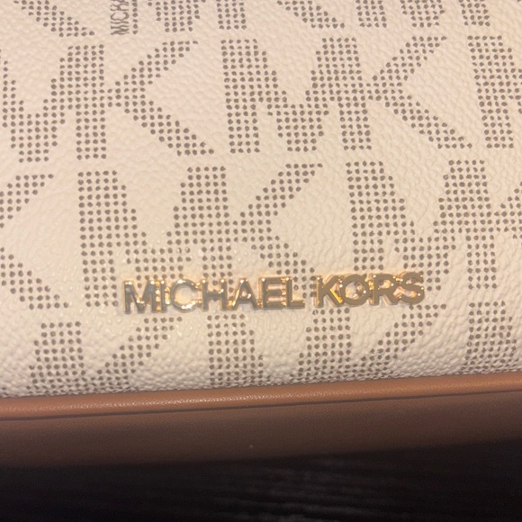 Michael Kors Cream Monogram Shoulder Bag with Gold Chain - Picture 6 of 7